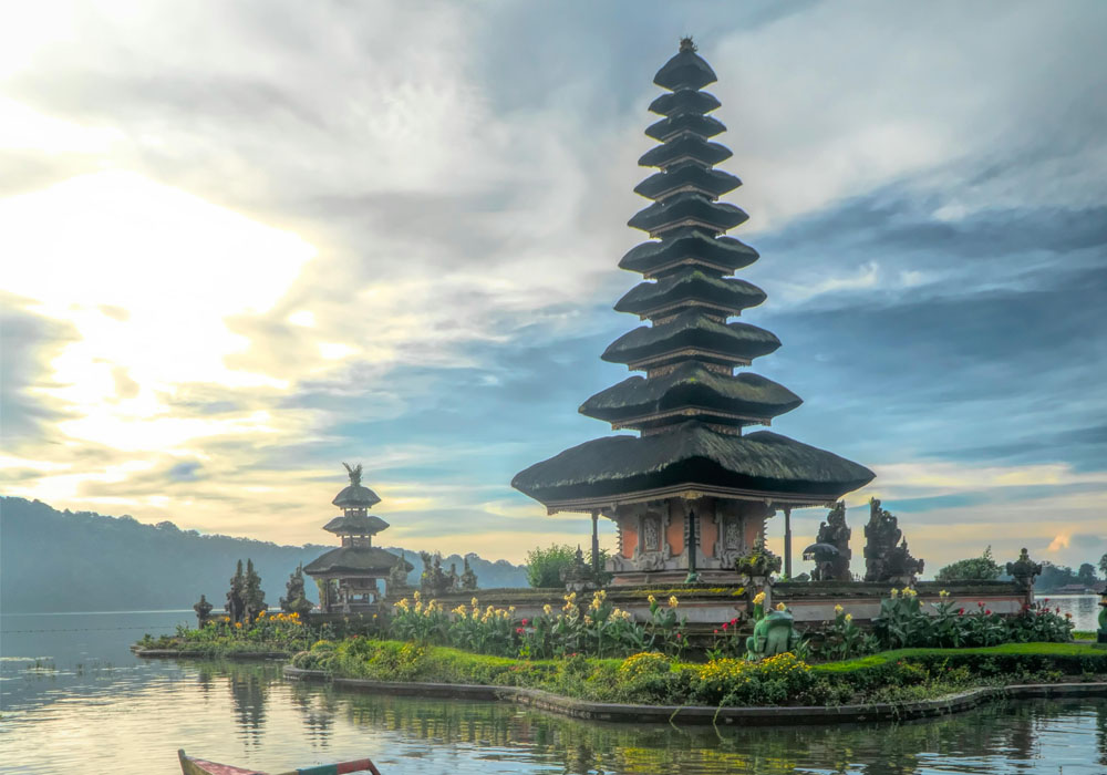 lake bratan - bratan temple